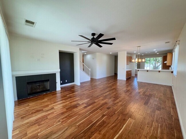 Building Photo - 4 Bedroom Menifee home available now for l...