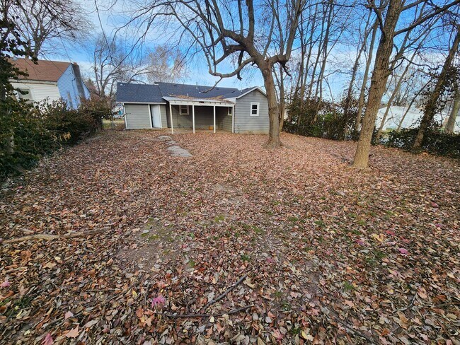Building Photo - Spacious 3-Bedroom, 2-Bathroom Home AVAILA...