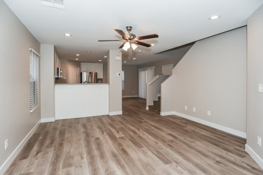 Building Photo - 65 Dutch Colony Ave