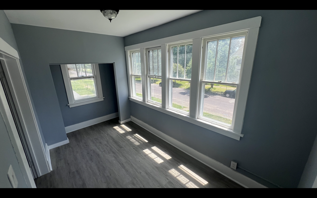 Upstairs Sunroom - 1109 NE Perry Ave