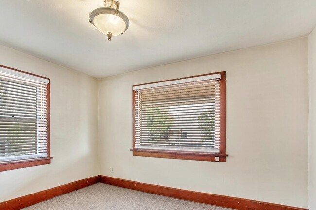 Building Photo - 172 S 600 W