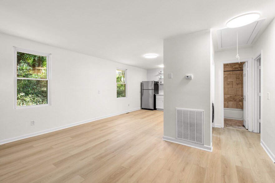 Building Photo - 203 Theodore Rd