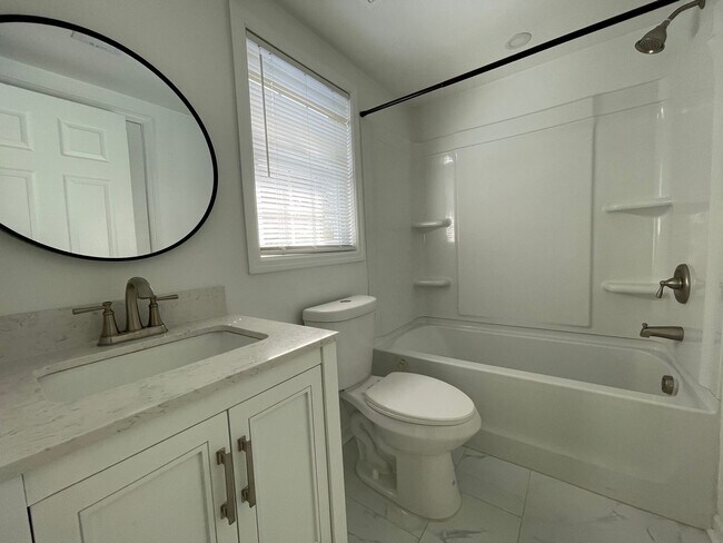 Building Photo - 203 17th St