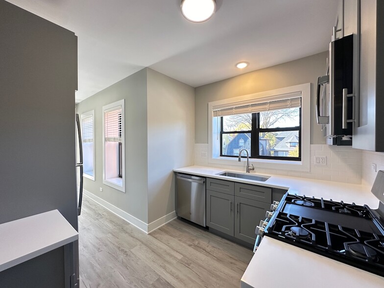 Building Photo - 1144 Oak Ave