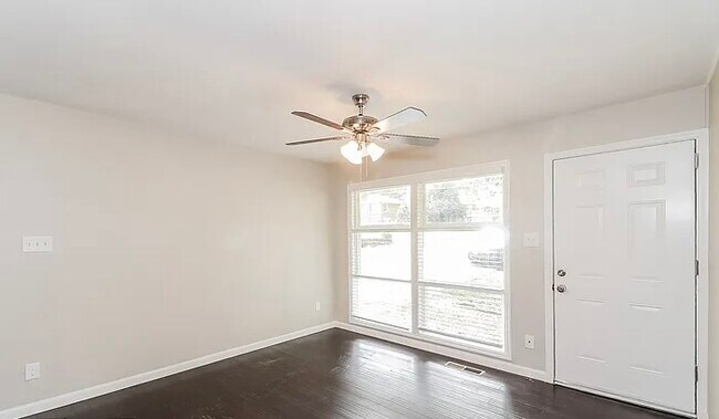 Building Photo - 2296 Lakewood Dr NW