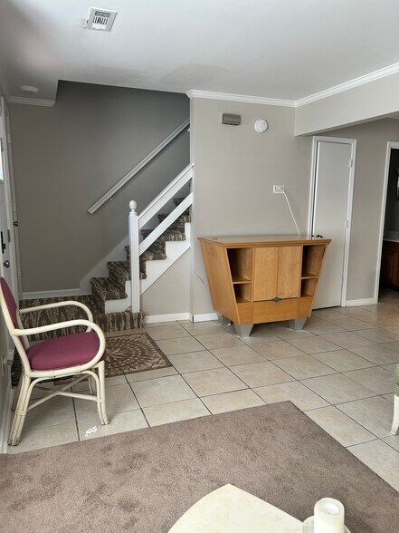 Building Photo - 415 28th Ave N