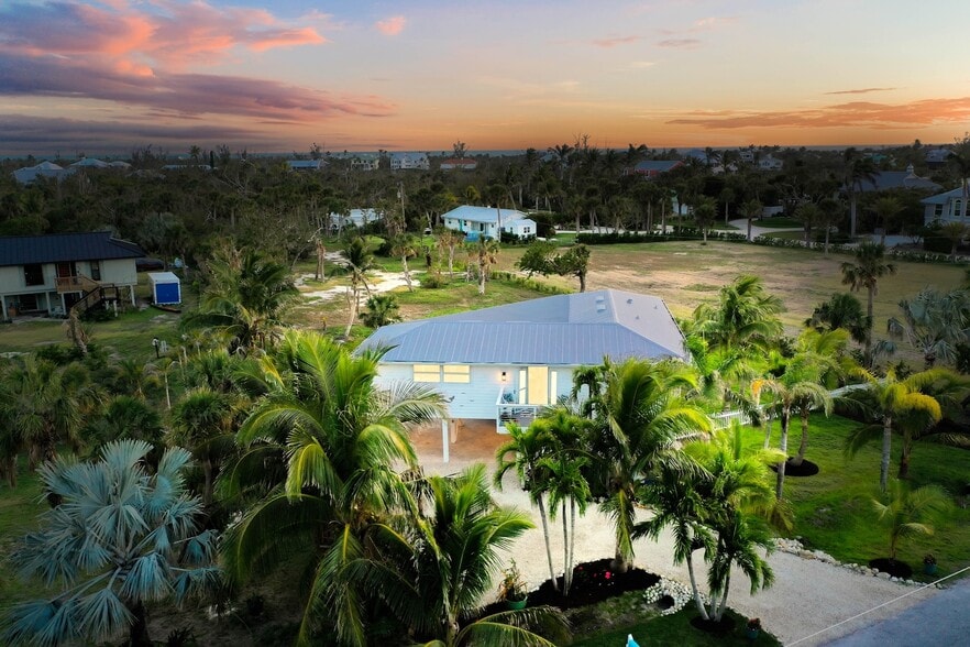 Building Photo - 6093 Henderson Rd