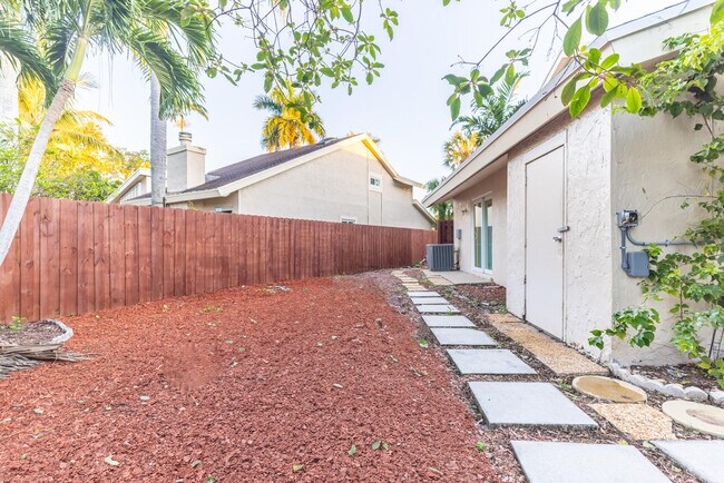 Building Photo - 7860 Stanway Pl