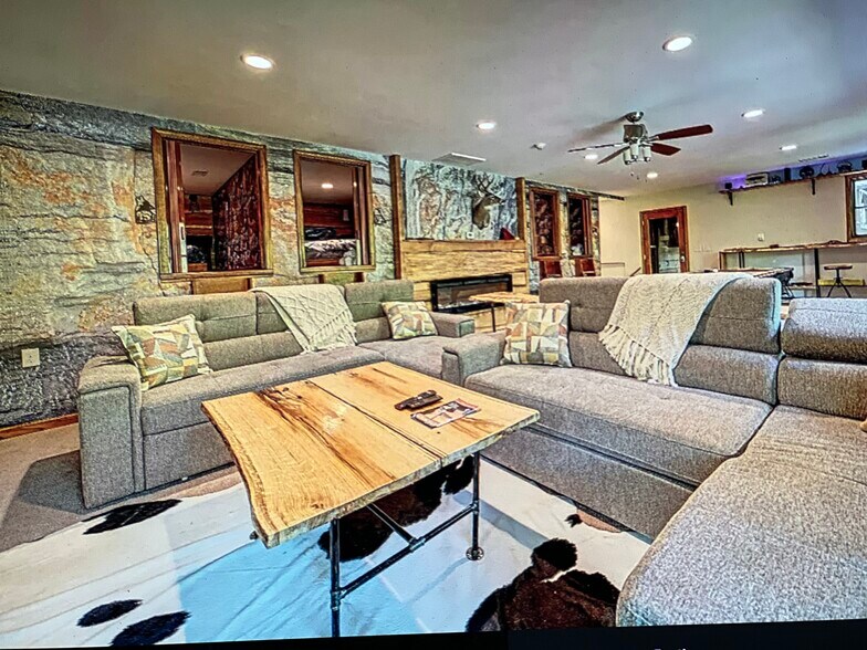 Living and entertained room - 7022 Aska Rd