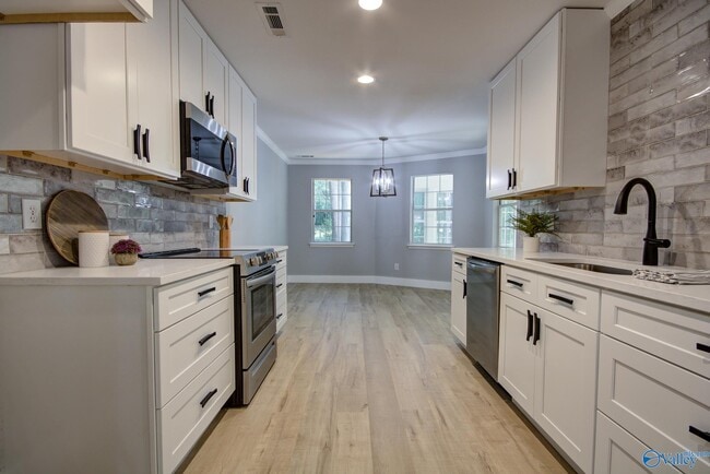 Building Photo - 205 Jarrett Ln