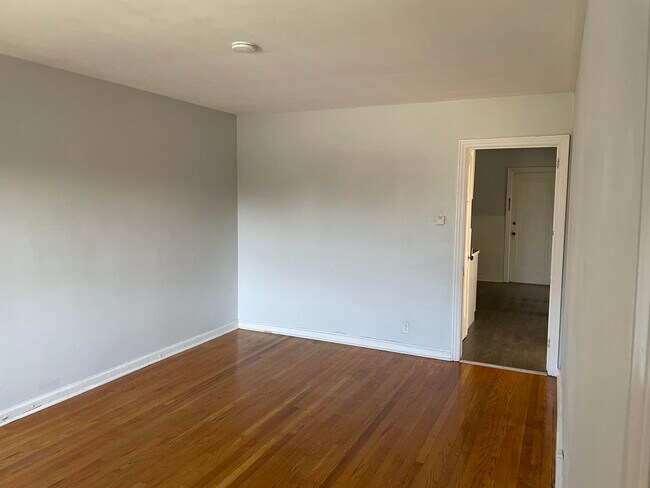 Building Photo - 278 Delawanna Ave