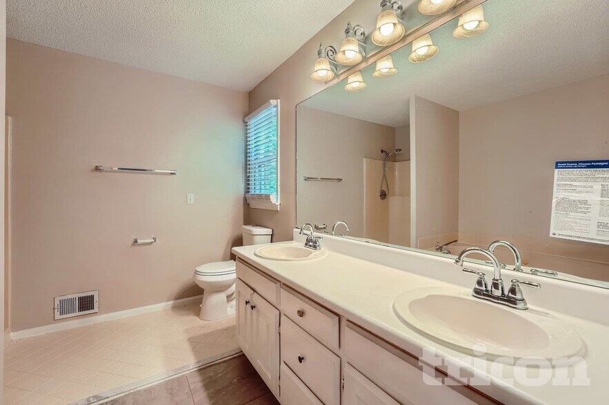 Building Photo - 4994 Sandyhook Ct NW