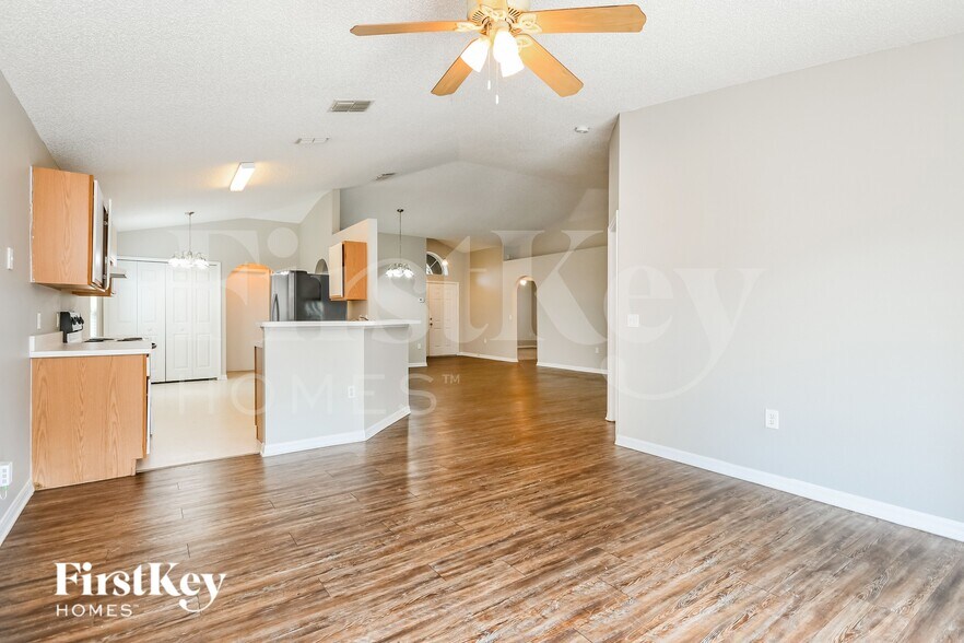 Building Photo - 4434 Stonemeadow Dr