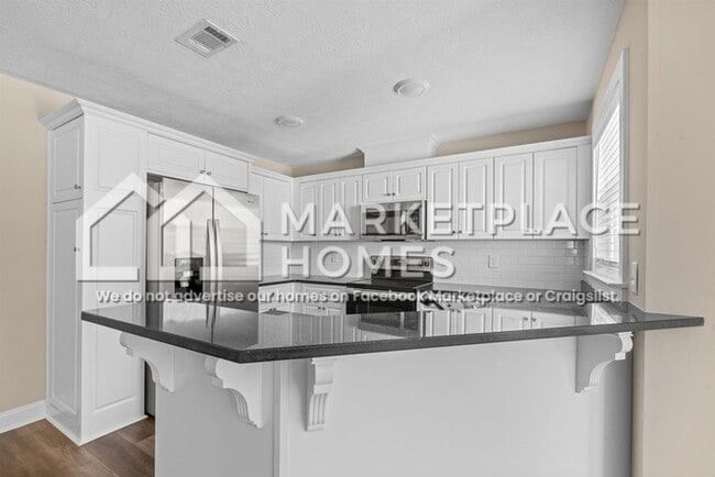 Building Photo - 130 Downsbury Rd