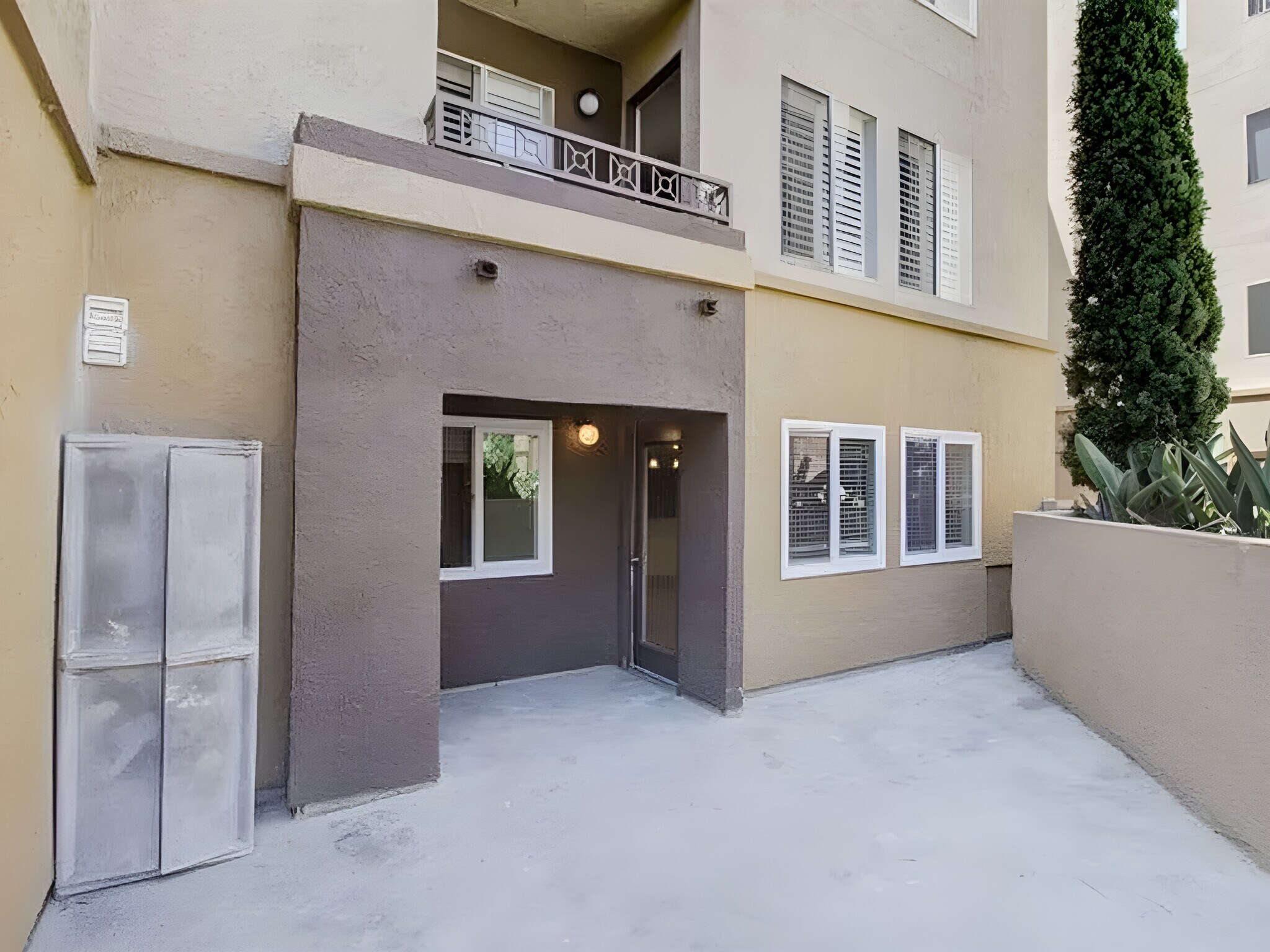 Building Photo - 3550 Lebon Dr