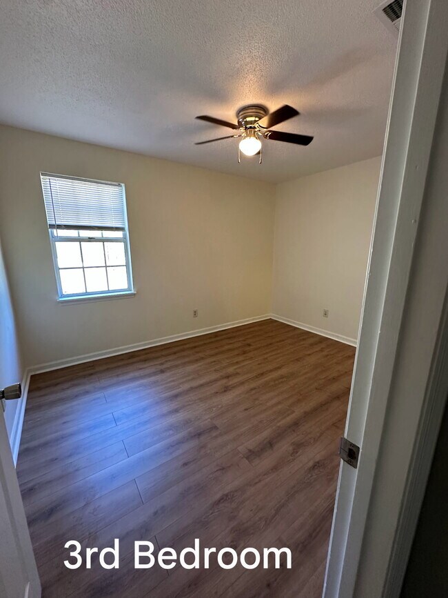 Building Photo - 146 Muirfield Ct