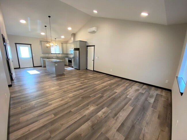 Building Photo - BONUS RENT SPECIAL! Exceptional 3 Bed, 2 B...