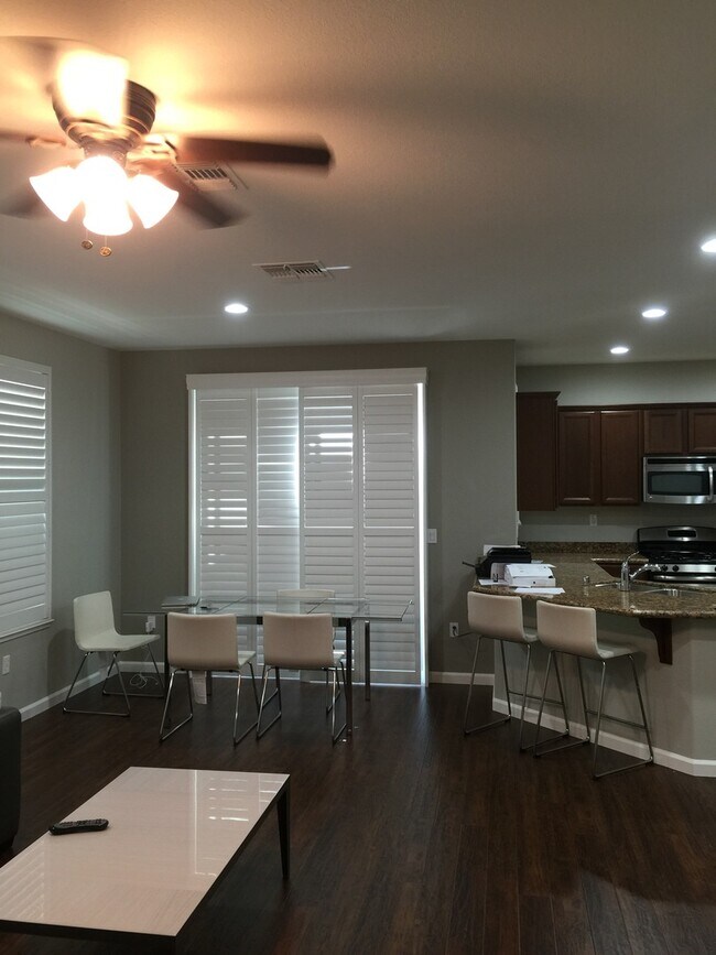 Building Photo - Low Maintenance Home Centrally Located wit...