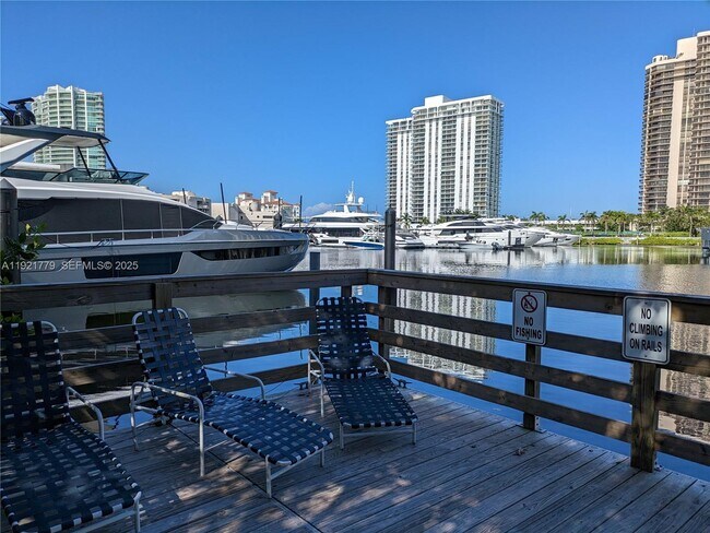 Building Photo - 19901 E Country Club Dr