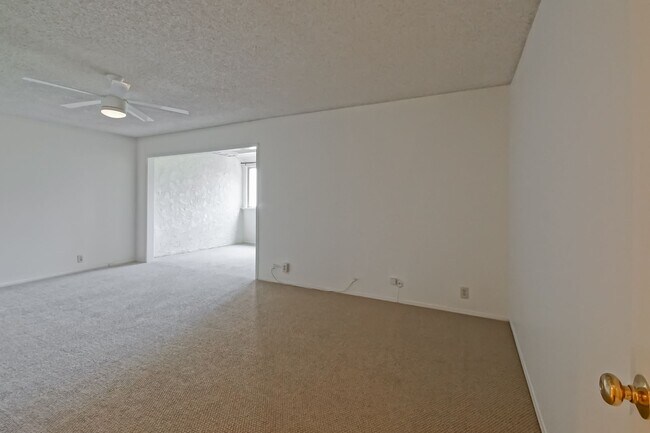Building Photo - SPACIOUS, 2-STORY, 3BR2.5BA LAKESIDE CONDO...