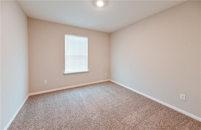 Building Photo - 524 Republic Dr