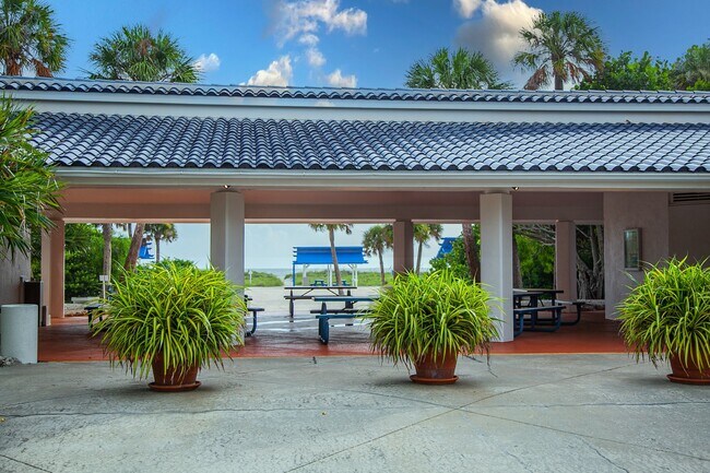 Building Photo - Luxury Seasonal or Annual Rental in the Prestigious Grand Bay Community – Longboat Key