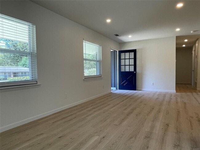 Building Photo - 501 Avondale Rd