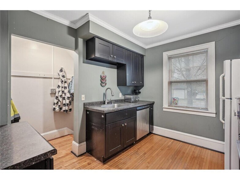 Building Photo - 811 Snelling Ave N