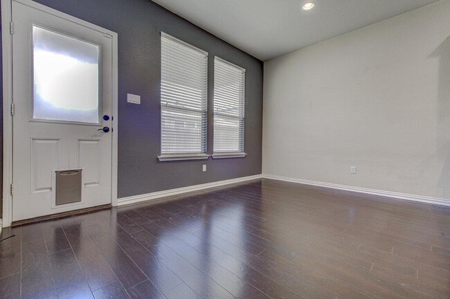 Building Photo - 1400 Middlefield Ct