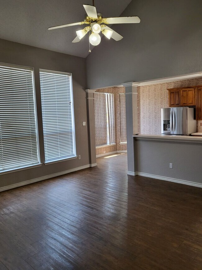 Building Photo - 6411 Clear Pool Dr