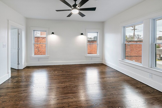 Building Photo - 104 E Glenwood Ave