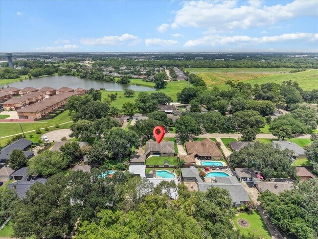 Building Photo - 3319 Meadowcreek Dr