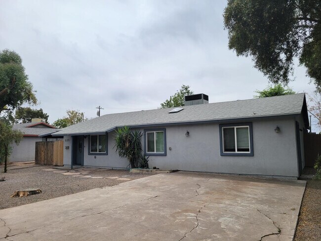 Building Photo - 535 W 15th St