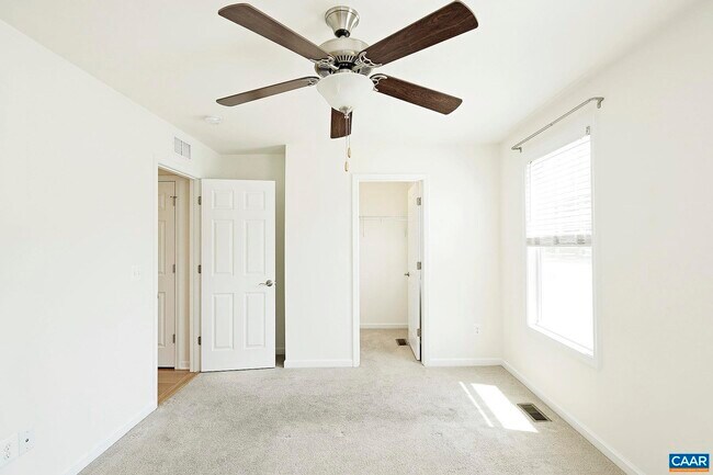 Building Photo - 139 Longwood Dr