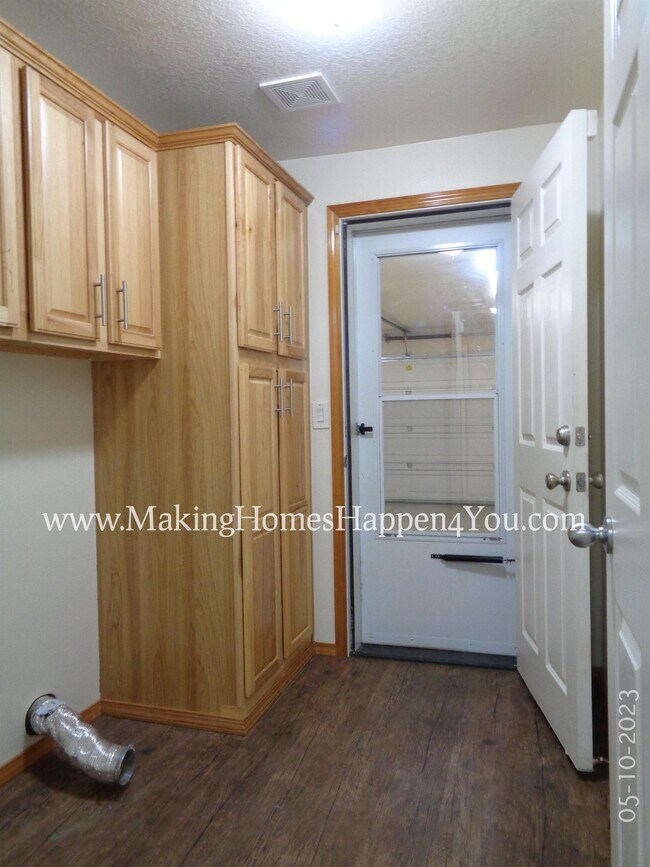 Building Photo - 405 Lavender St