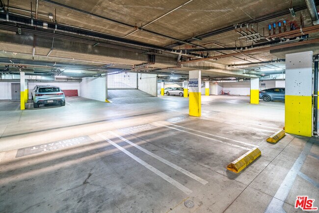 Building Photo - 118 S Clark Dr