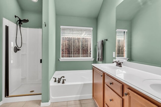 Building Photo - 6548 Fairview Dr