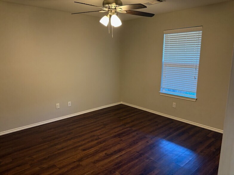 Building Photo - 4287 Castlegate Dr