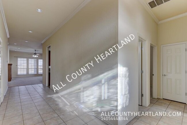 Building Photo - 15813 Traditions Blvd