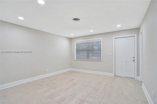 Building Photo - 9457 SW 52nd Ct