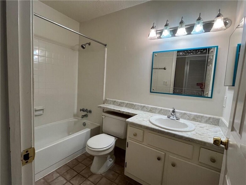 Building Photo - 2196 Palmyra Dr