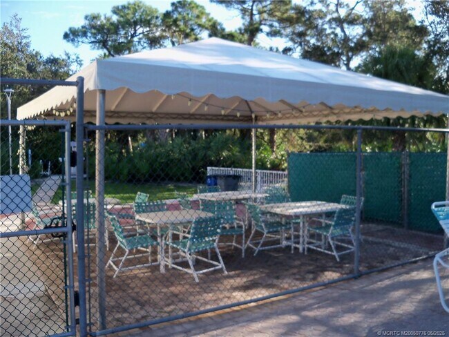 Building Photo - 2114 SW Silver Pine Way