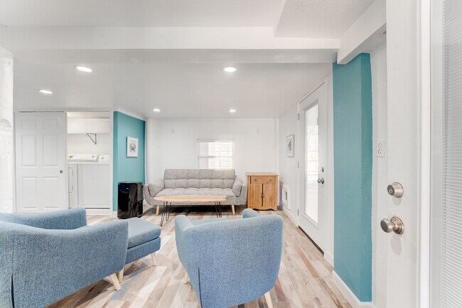Building Photo - 4211 Surf Dr