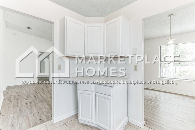 Building Photo - 1533 Kingfisher Ln N