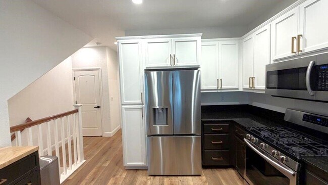 Building Photo - Concord Beautiful 3 bedroom 3 bathroom fully updated townhome, gated community!