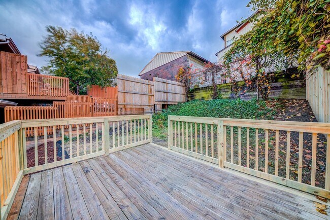 Building Photo - Beautiful 3 bedroom home in Mt. Washington available September 1!