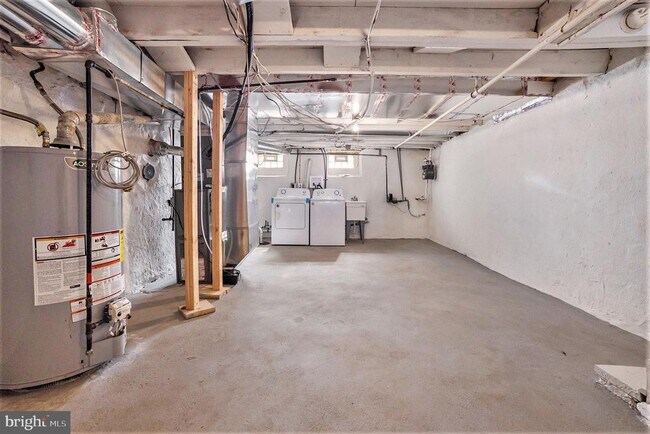 Building Photo - 129 E Phil Ellena St