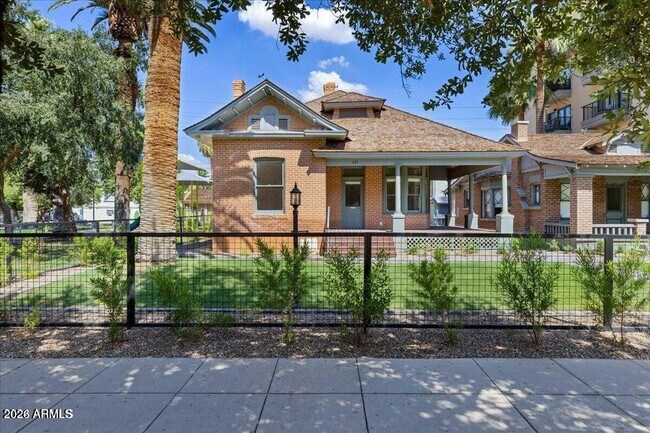 Building Photo - 825 N 3rd Ave