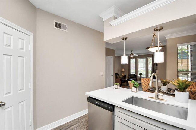 Building Photo - 3225 Woodland Park Dr
