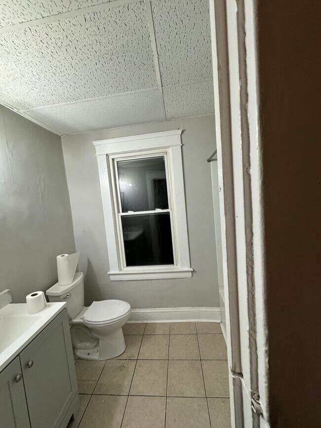 Building Photo - 2031 Robin St